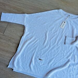 Elegant Flowy White Women's Sweatshirt